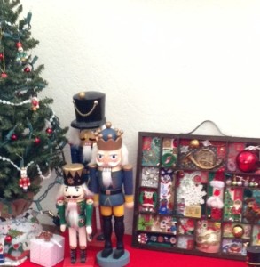 Memory Tray with Nutcrackers and mini tree